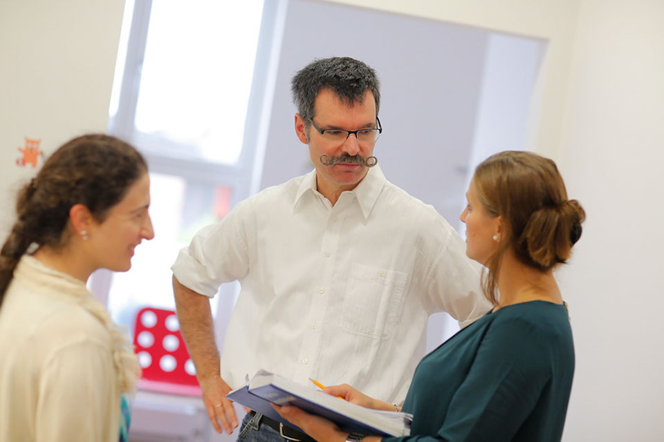 Dr. Grimberg in der Kinderarztpraxis Pasing