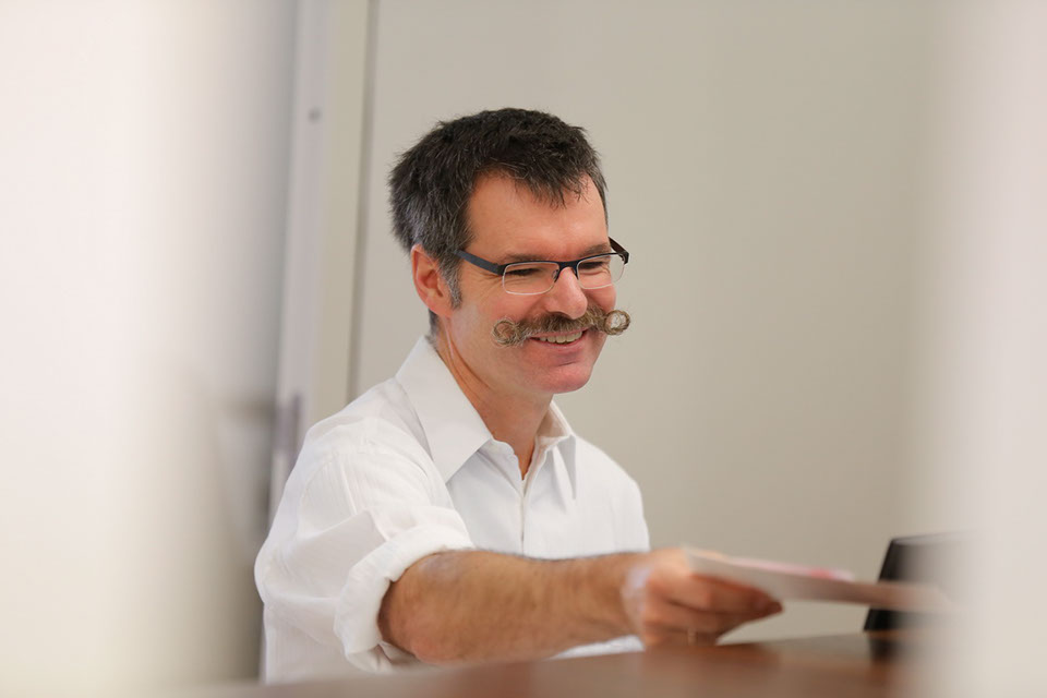 Dr. Grimberg in der Kinderarztpraxis Pasing