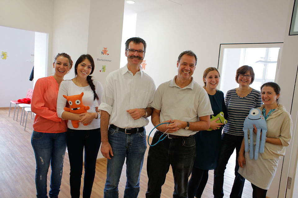 Dr. Grimberg in der Kinderarztpraxis Pasing