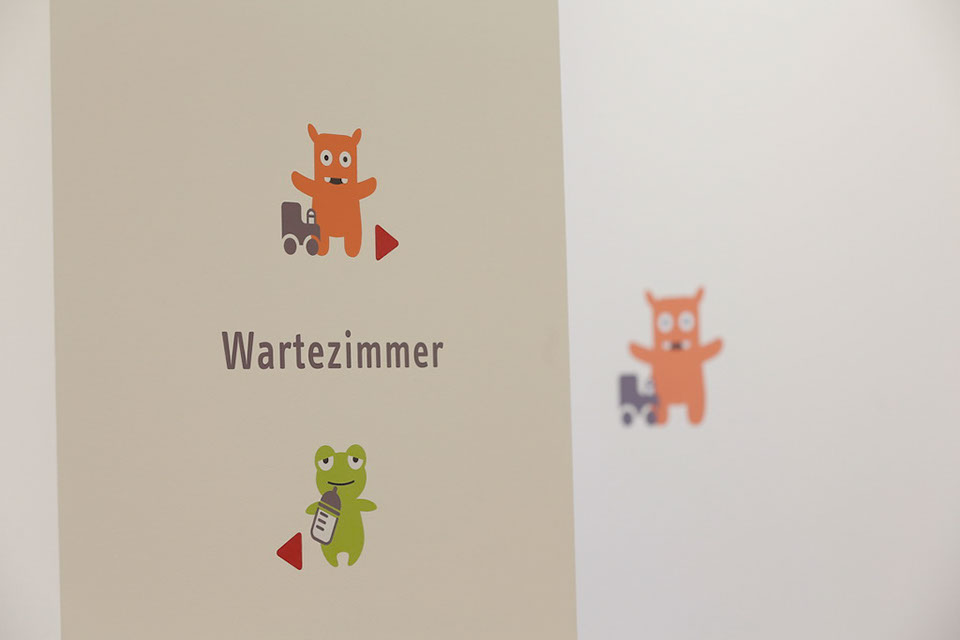 Dr. Grimberg in der Kinderarztpraxis Pasing