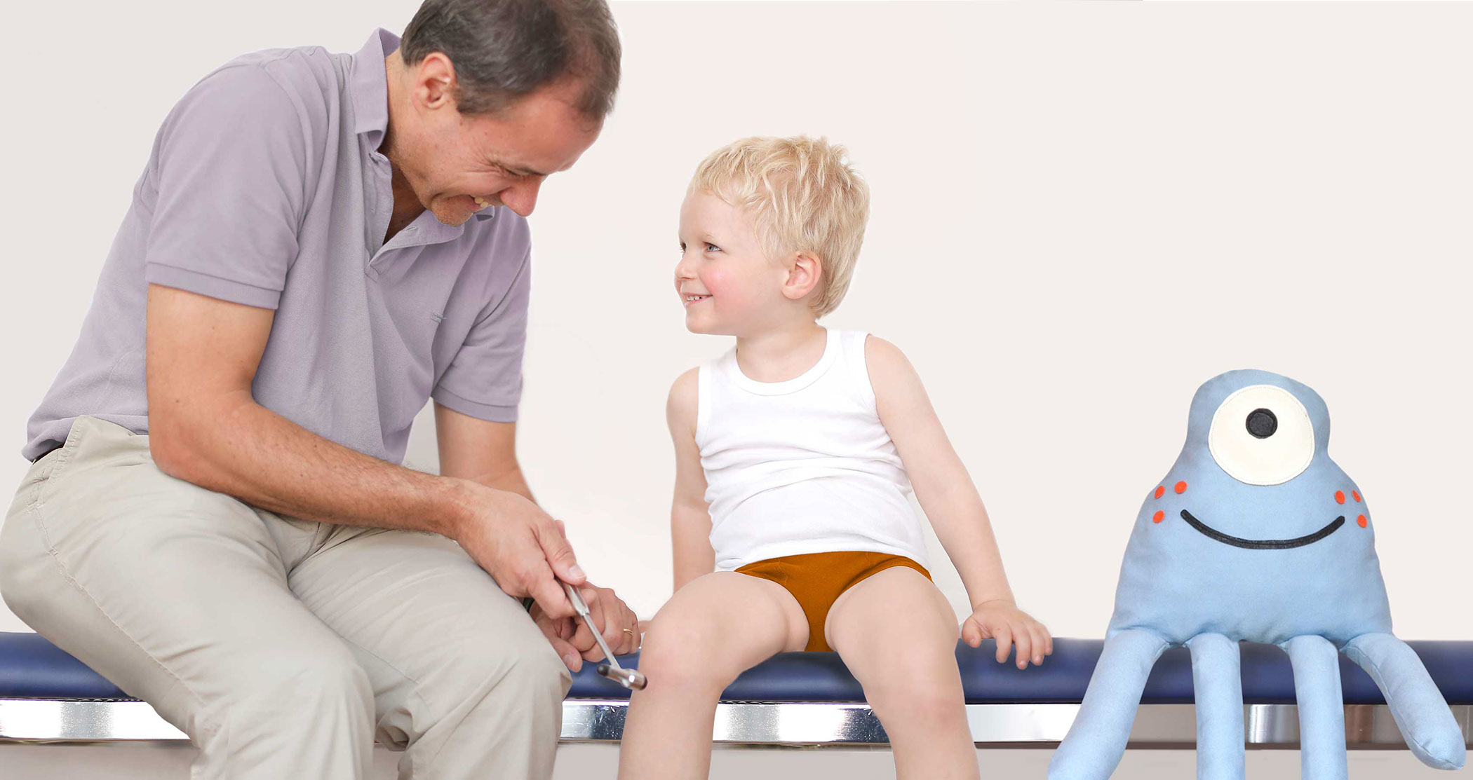 Dr. Grimberg in der Kinderarztpraxis Pasing