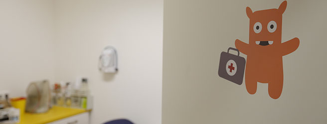 Dr. Grimberg in der Kinderarztpraxis Pasing